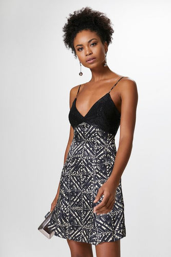 VESTIDO SEDA BORDADO DECOTE ESTAMPA BENIN CANAL 1611429